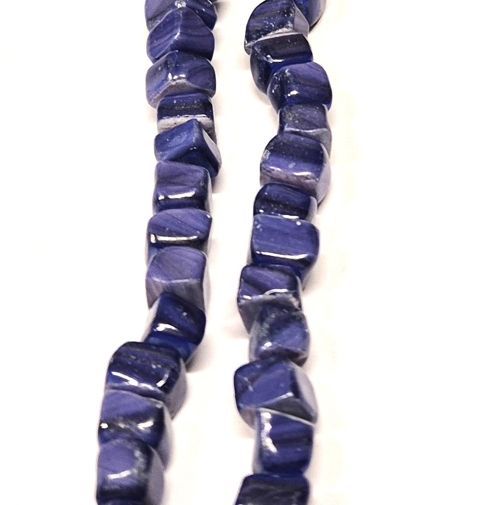 Perleť kostička 7-9 mm 1 šňůra